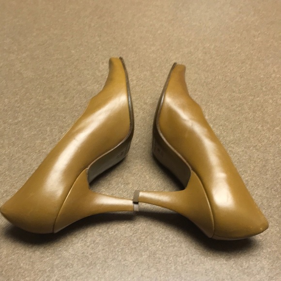 BCBGMAXAZRIA Pumps - Picture 6 of 8